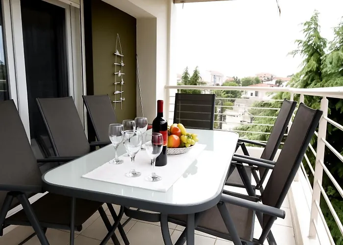 Epanomi Apartments *